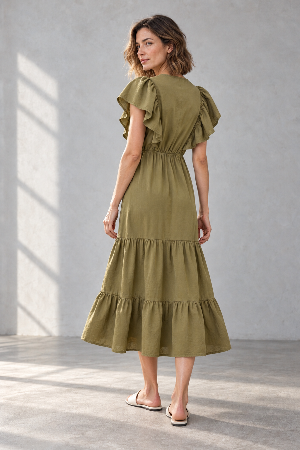 Robe midi évasée col V manches volantées