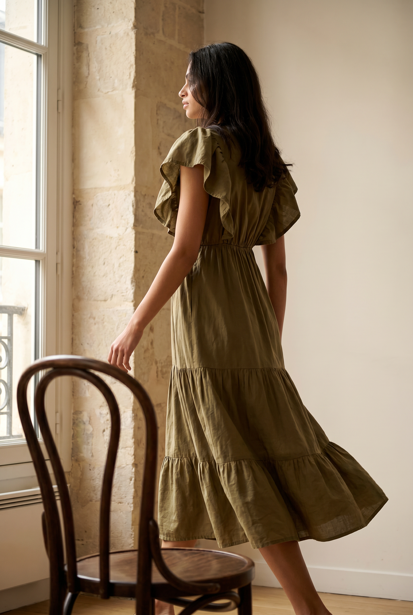 Robe midi évasée col V manches volantées