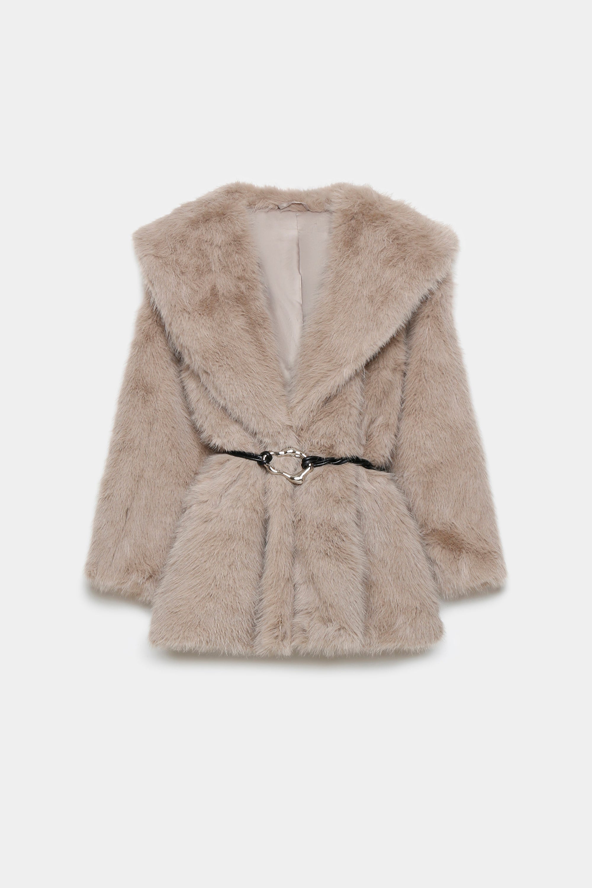Manteau ceinturé femme en fausse fourrure beige – Coupe élégante et douce pour un style hivernal chic.