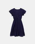 Robe fluide manches courtes en polyester légère — coupe féminine, modèle bleu marine, sur fond blanc.