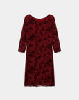 Robe courte dentelle chic manches 3/4 bordeaux présentée seule, illustrant le design élégant et moderne adapté à différentes occasions. Robe courte dentelle.