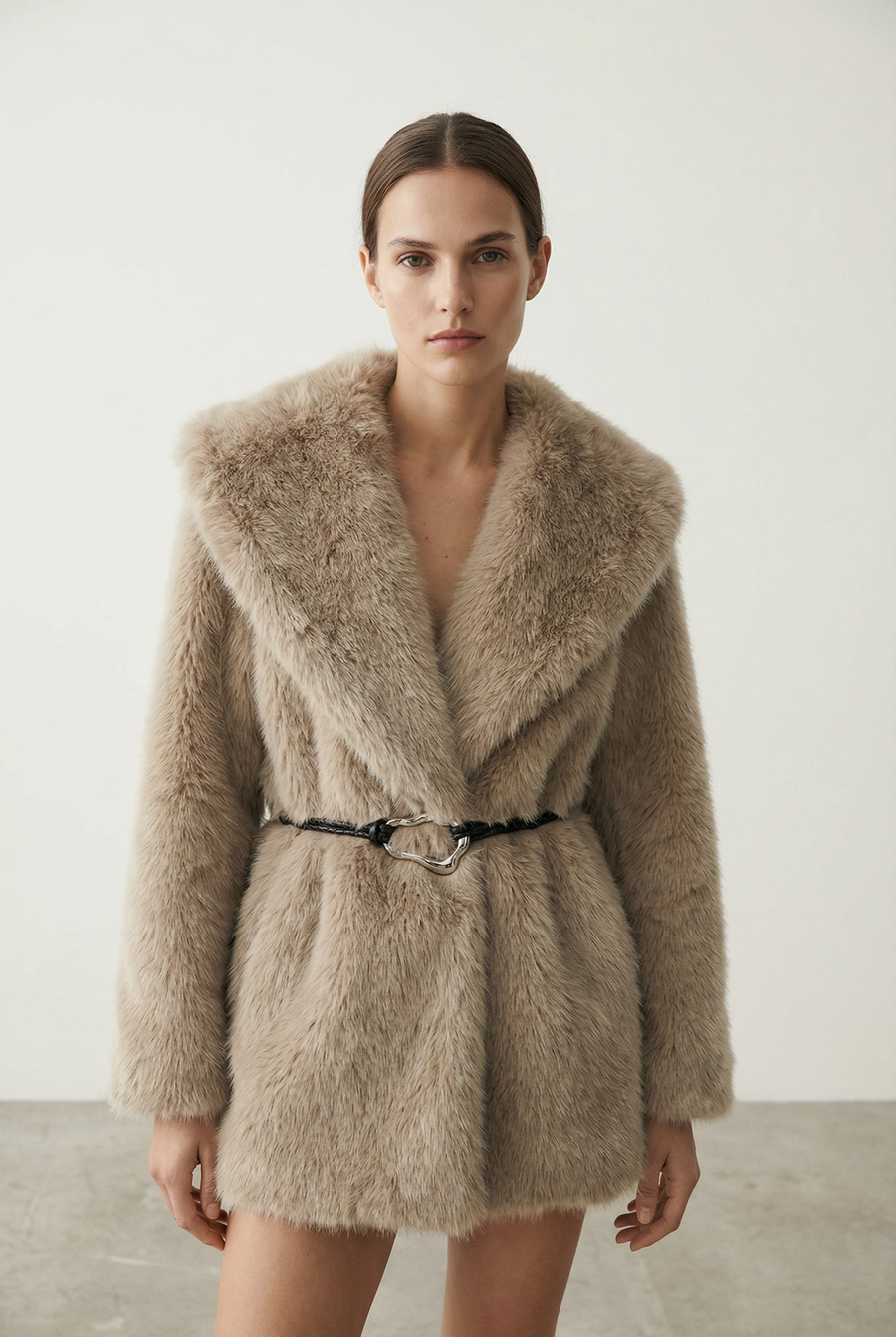 Manteau ceinturé femme – Fausse fourrure – Coupe élégante vue principale