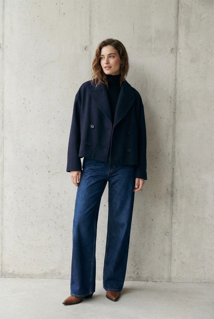 Manteau court bleu marine col revers
