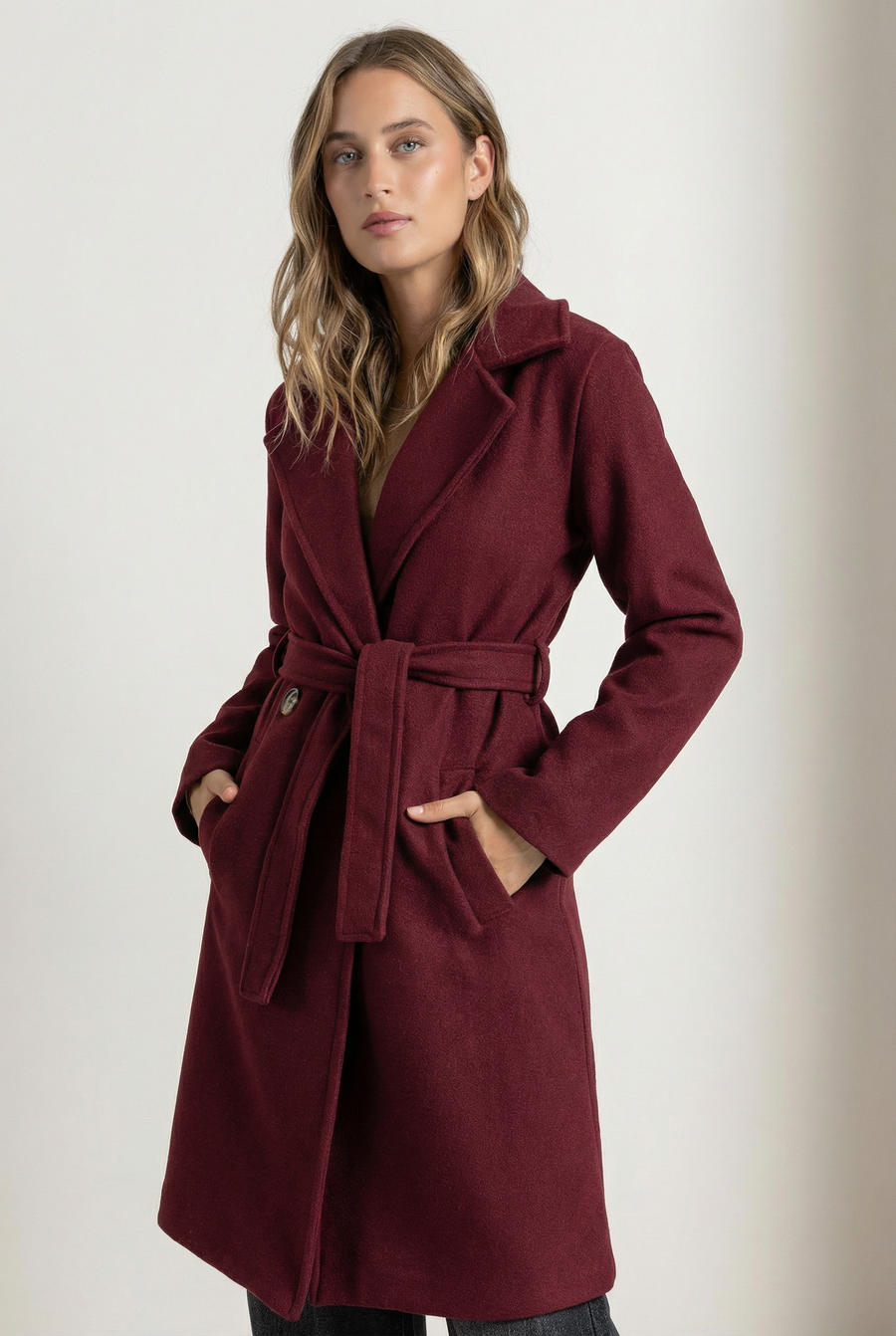 Manteau croisé femme élégant – Coupe droite ceinturée vue 17