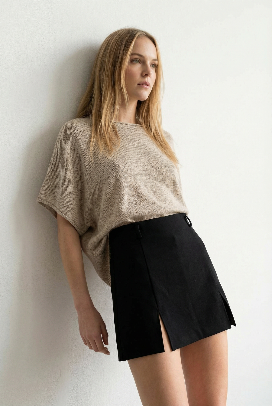 Mini Jupe short Noir Fendue vue portée