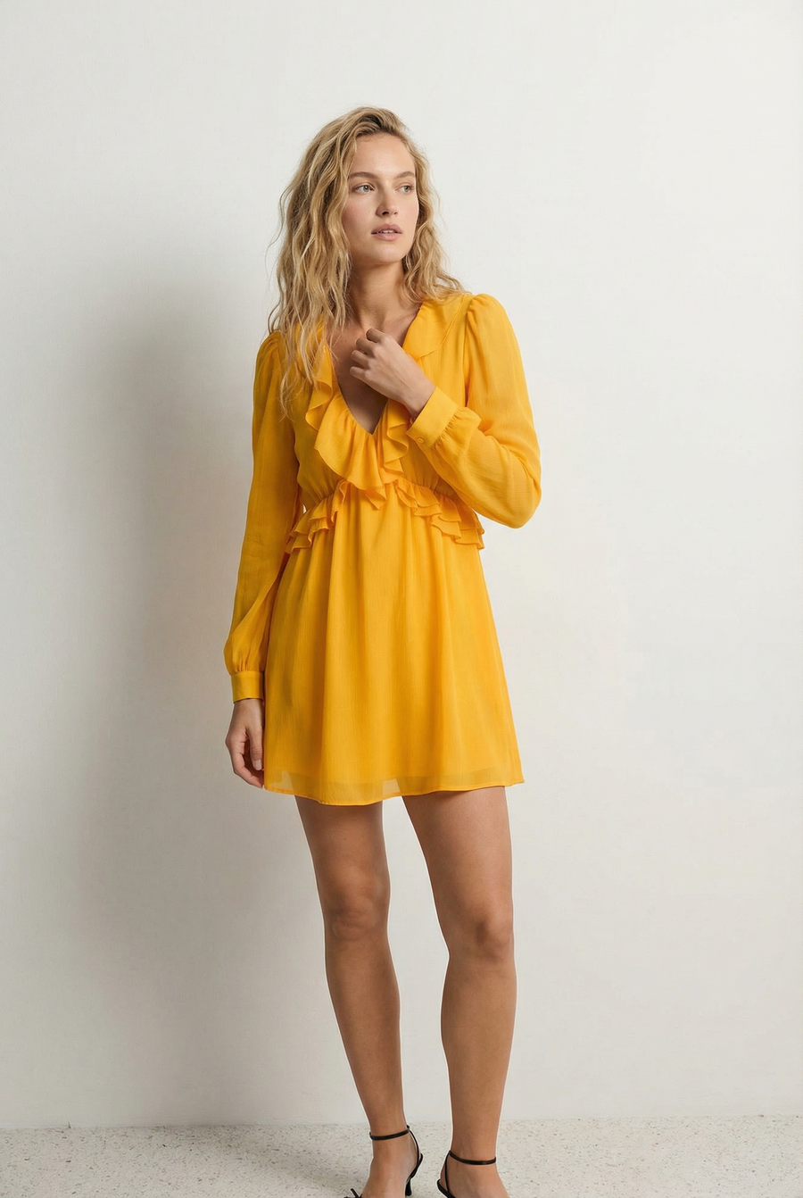 Mini Robe Courte Jaune à Volants - Élégance et Confort Pour Chaque Occasion