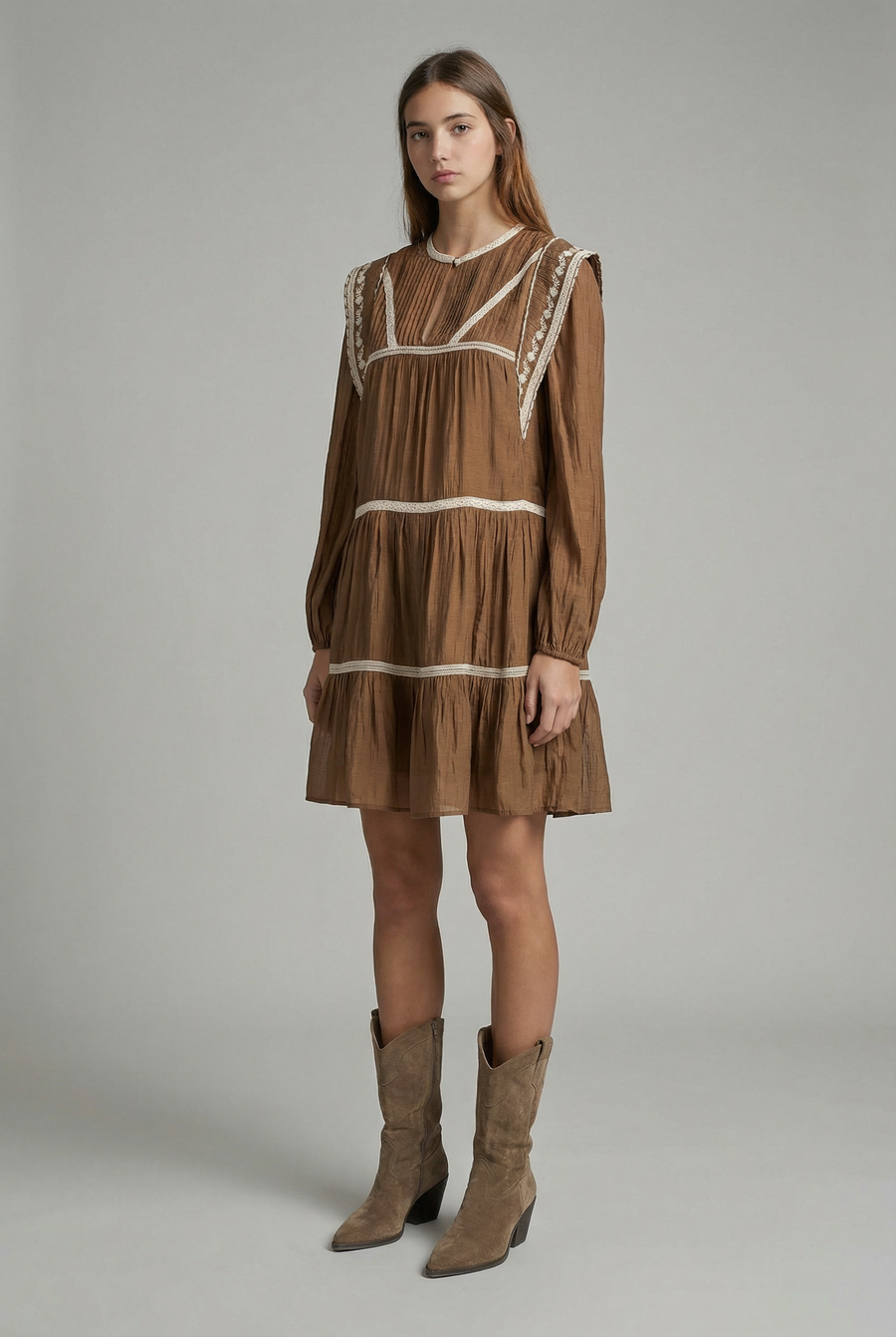 Robe fluide brodée élégante – Manches longues