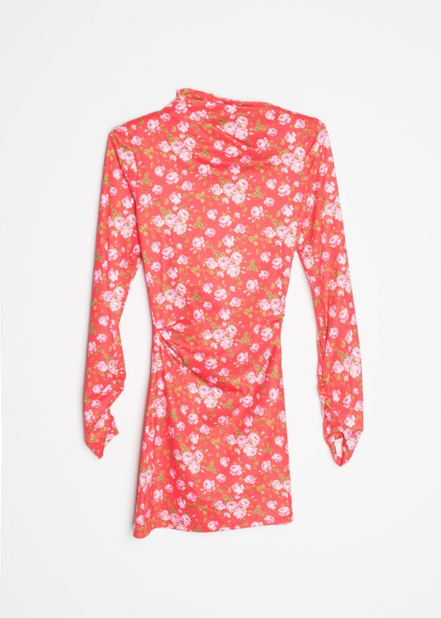 Vue arrière d'une robe fluide élégante imprimé floral rouge, mini robe moulante, montrant le design et les détails du vêtement.