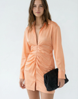 Mini robe satinée de soirée orange pêche