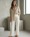 Pantalones de lino de cintura alta para mujer en blanco: elegantes y fluidos para el verano, ideales para la oficina y salidas.