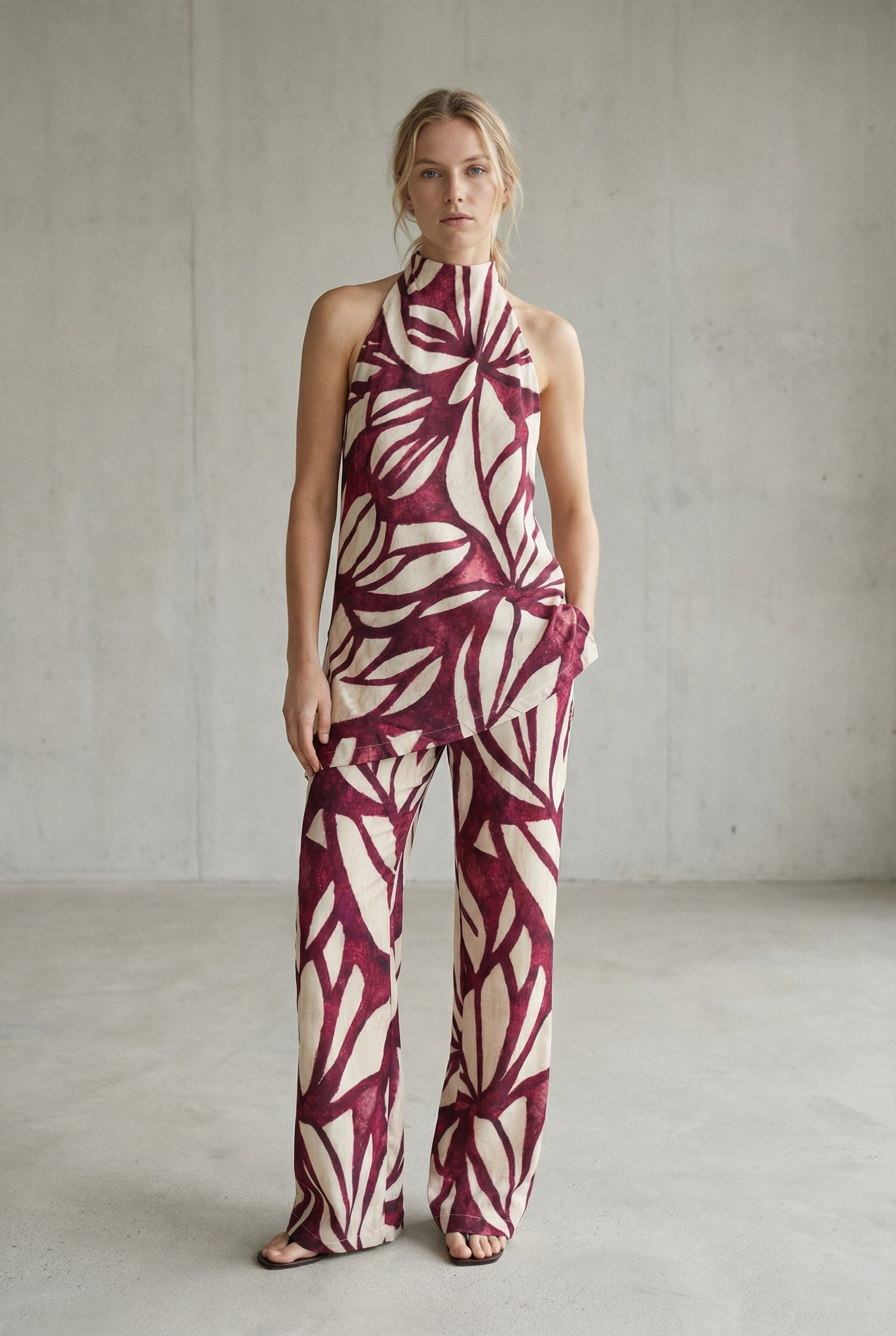 Pantalones holgados estampados para mujer en burdeos y morado: tejido ligero y moderno para el verano.