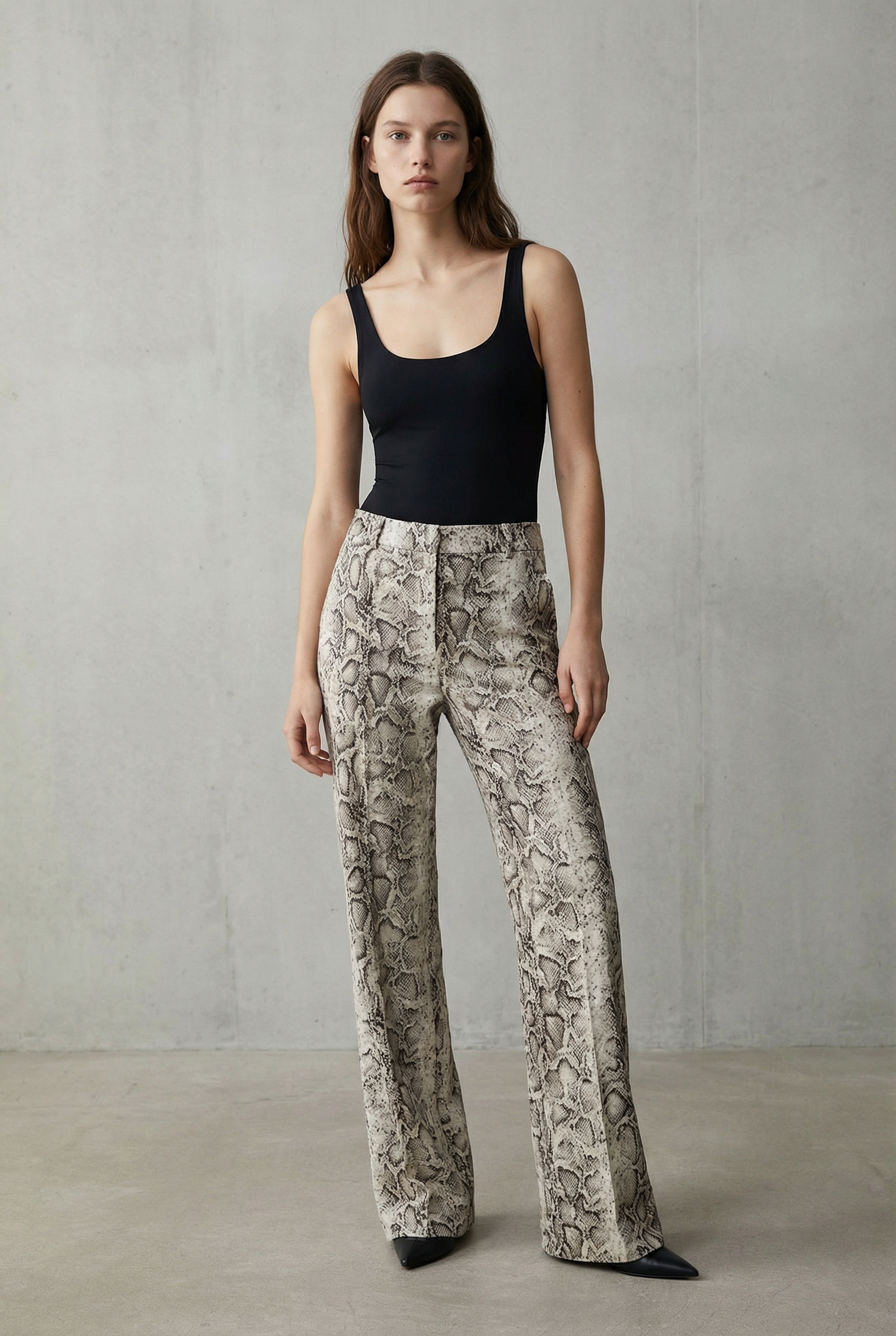 Pantalones Palazzo de pitón con estampado animal chic para mujer, cintura alta y sueltos para un estilo atrevido.
