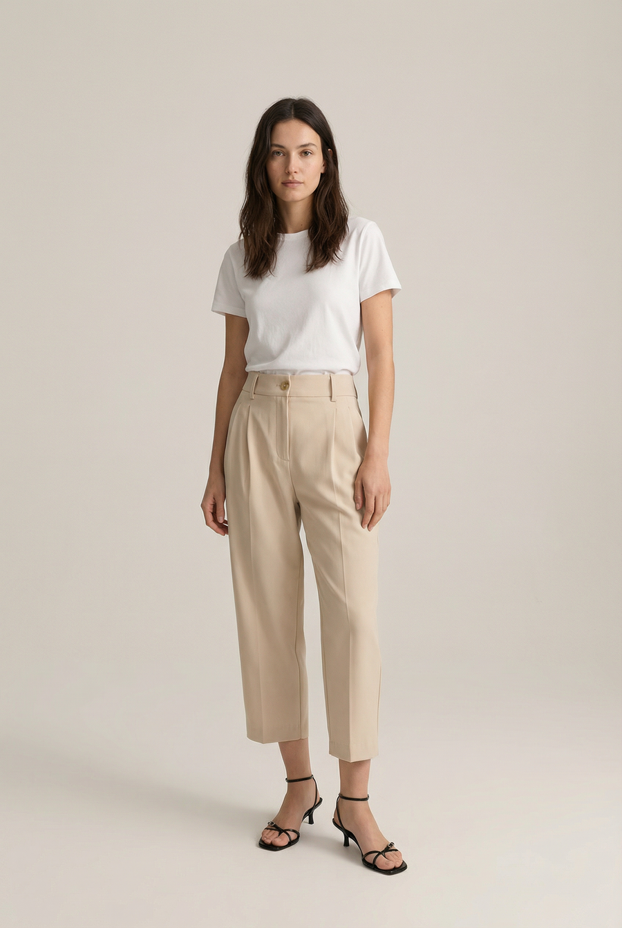 Pantalon court plissé taille basse noir beige vue portée