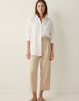 Pantalones cortos plisados ​​de cintura baja para mujer, negros o beige: elegancia y comodidad para el día a día.