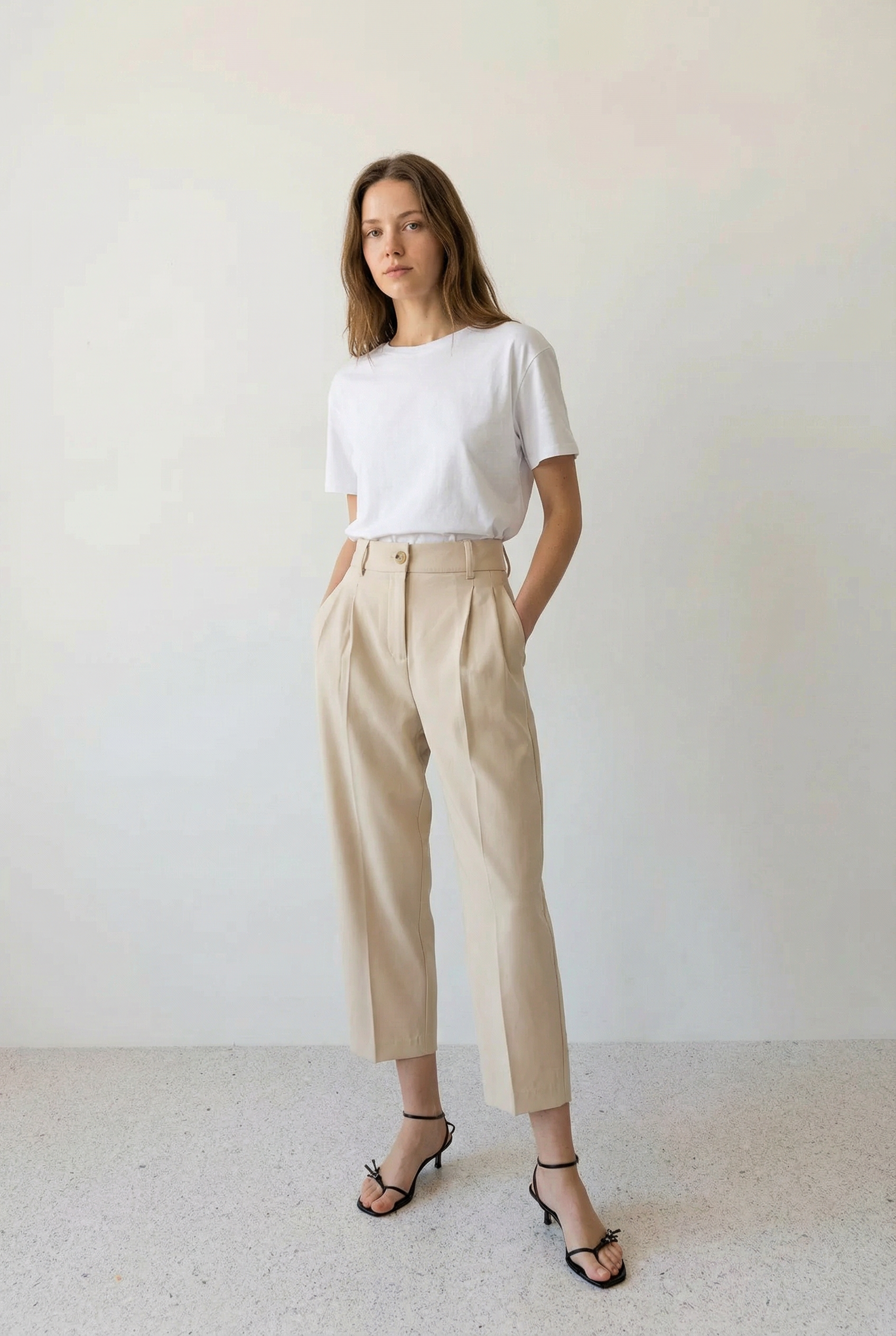 Pantalones cortos plisados ​​de cintura baja para mujer, negros o beige: elegancia y comodidad para el día a día.