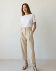 Pantalones cortos plisados ​​de cintura baja para mujer, negros o beige: elegancia y comodidad para el día a día.