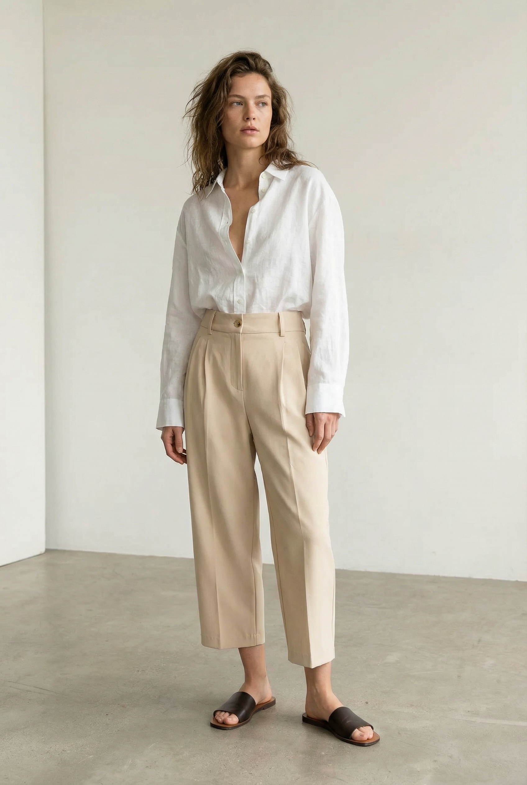 Pantalones cortos plisados ​​de cintura baja para mujer, negros o beige: elegancia y comodidad para el día a día.