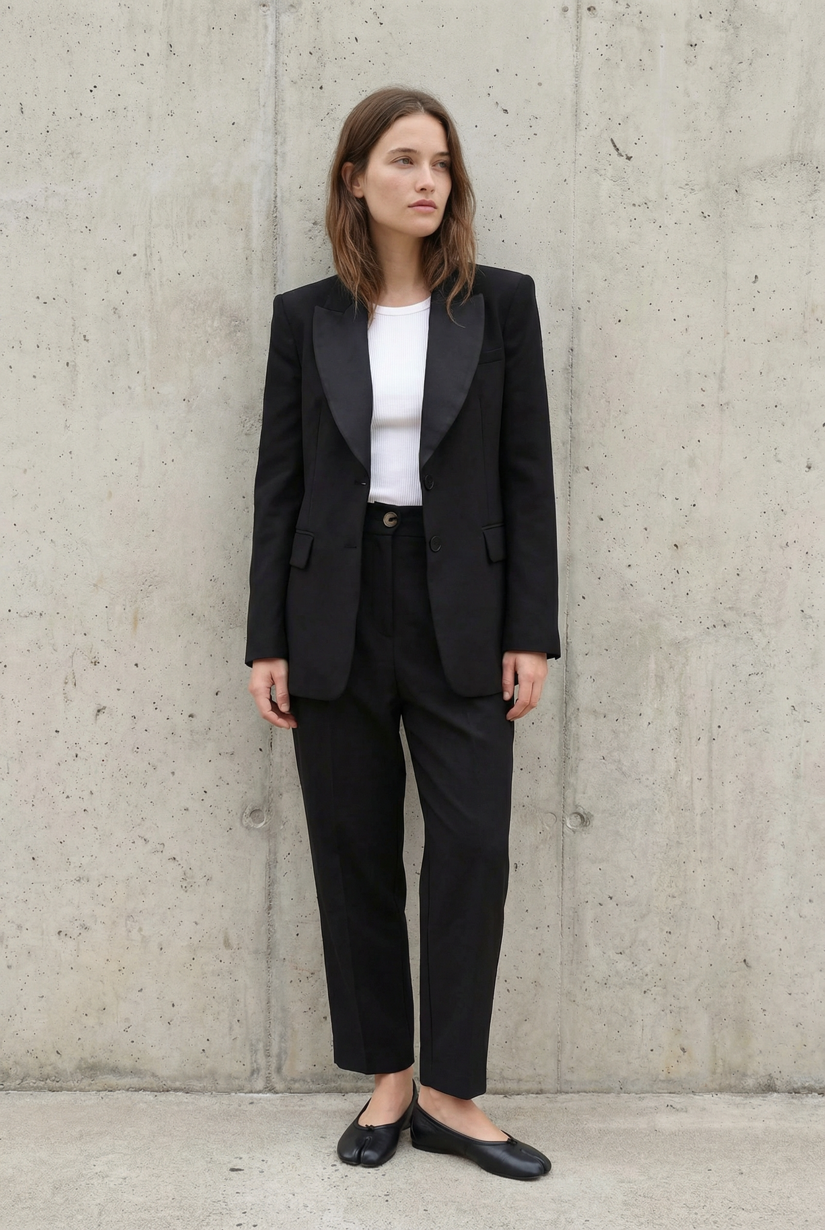 Pantalones cortos plisados ​​de cintura baja para mujer, negros o beige: elegancia y comodidad para el día a día.