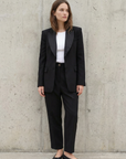 Pantalones cortos plisados ​​de cintura baja para mujer, negros o beige: elegancia y comodidad para el día a día.