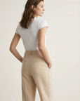 Pantalones cortos plisados ​​de cintura baja para mujer, negros o beige: elegancia y comodidad para el día a día.