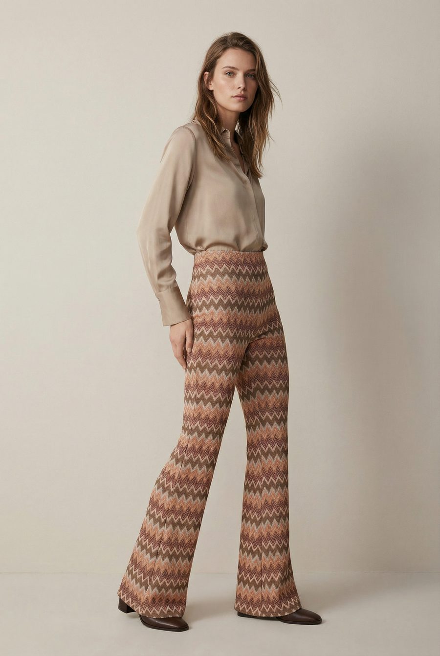 Pantalon flare taille haute femme vue de profil