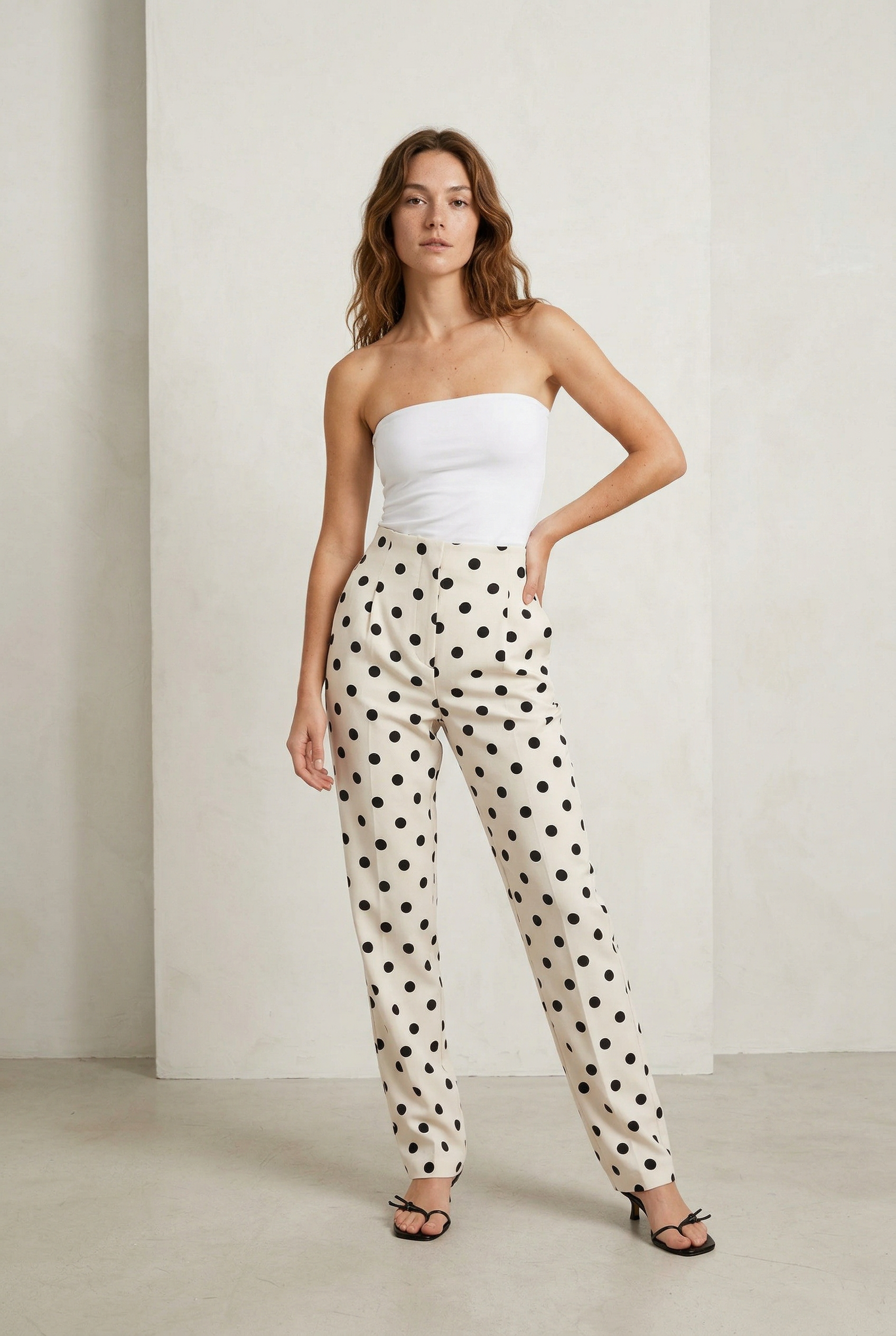 Pantalon fluide à pois noir blanc taille haute