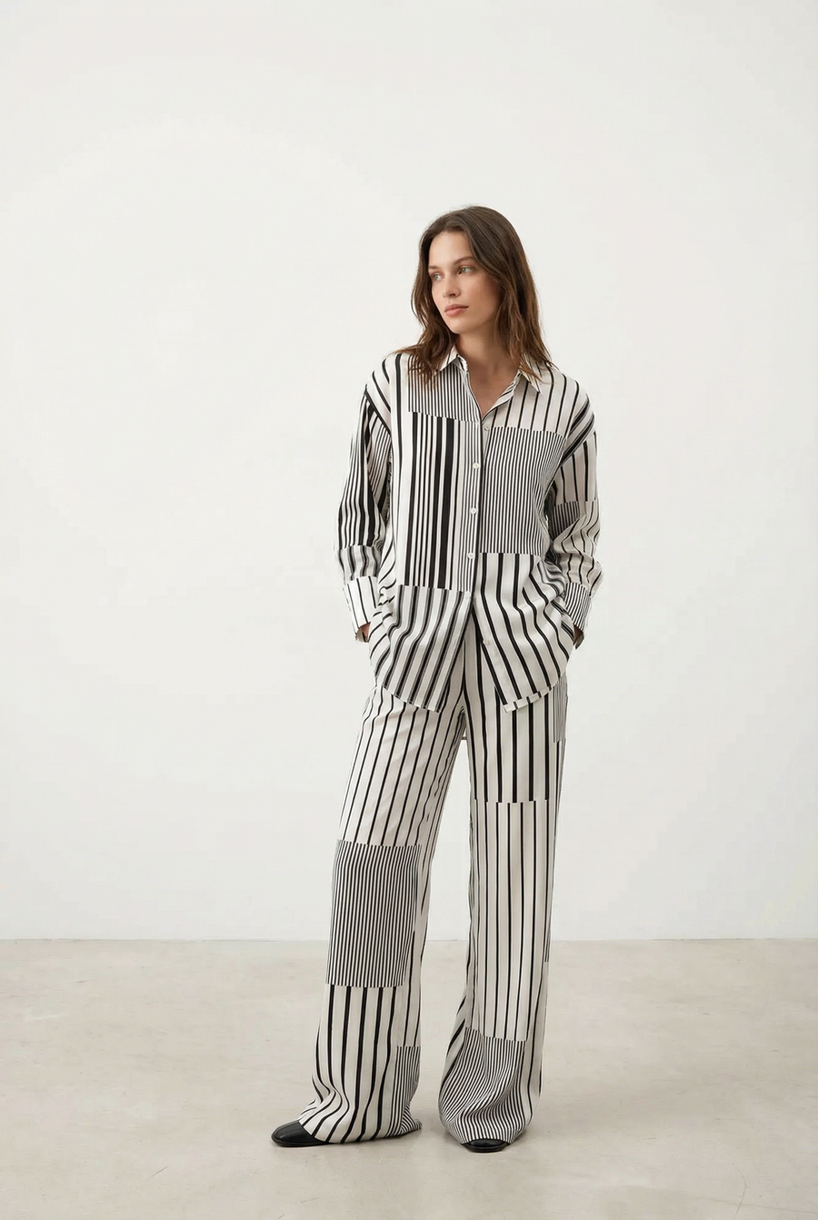 Pantalon fluide rayé noir & blanc détail du produit