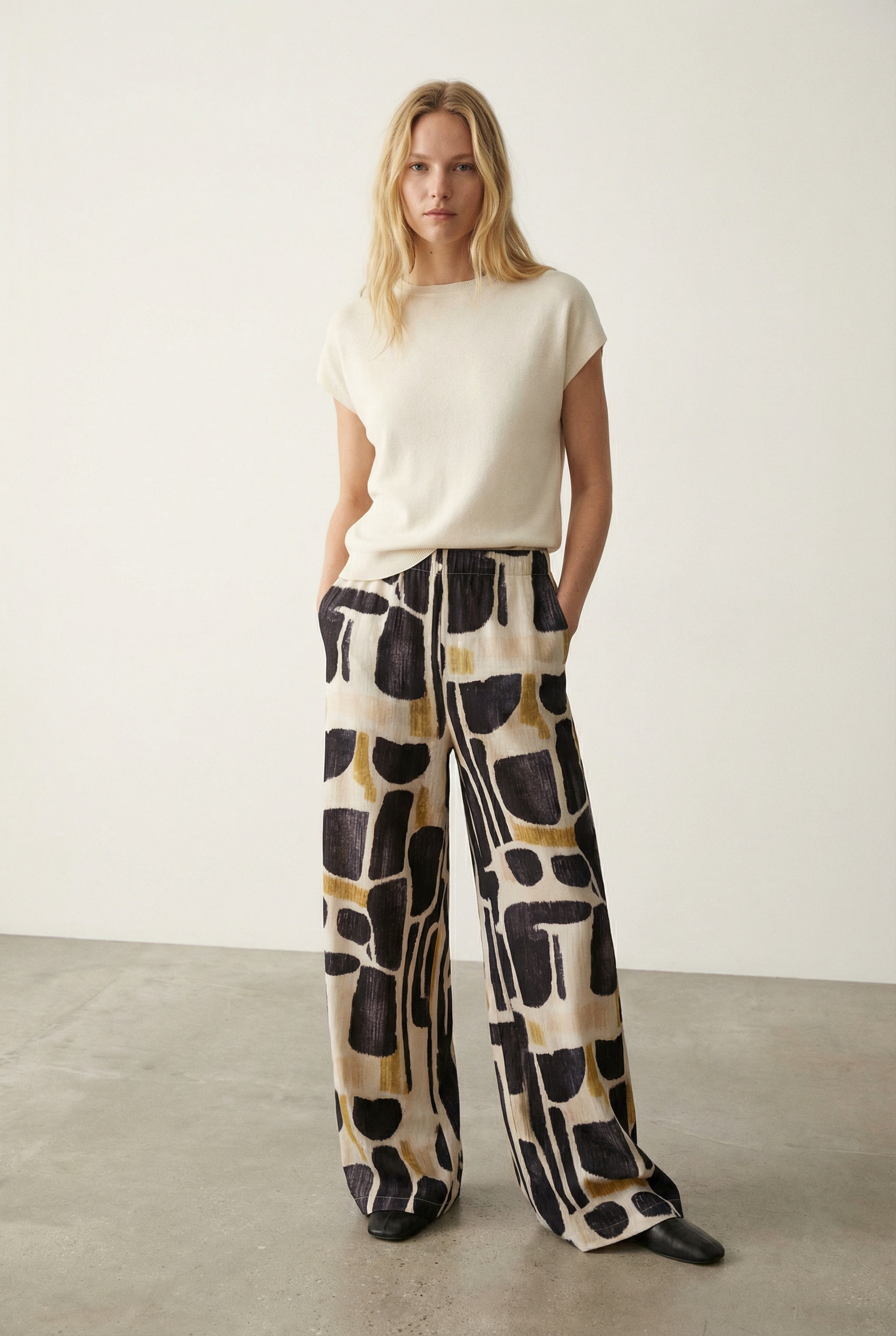 Pantalones anchos para mujer con estampado moderno, cintura elástica cómoda y estilo chic.