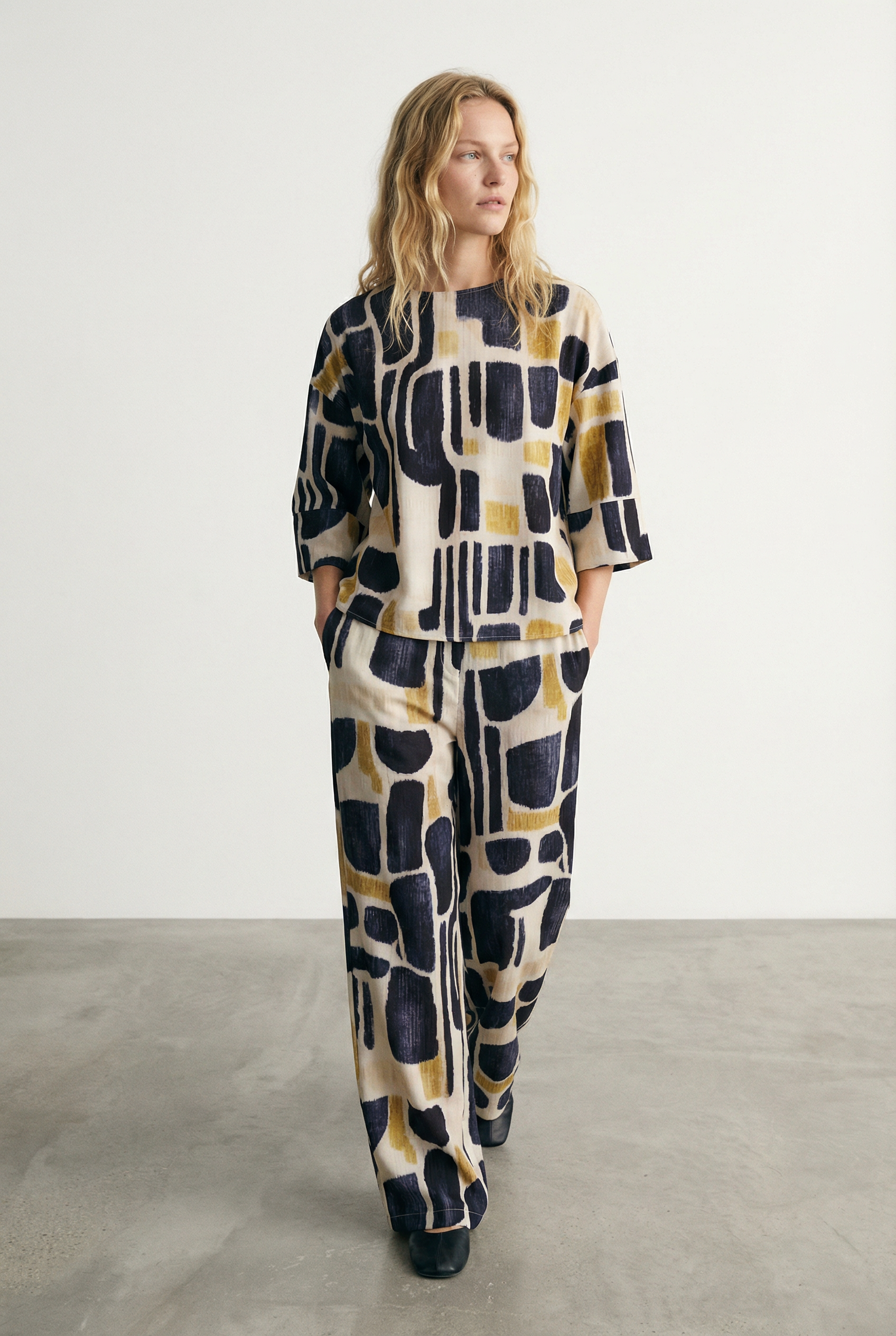 Pantalones anchos para mujer con estampado moderno, cintura elástica cómoda y estilo chic.