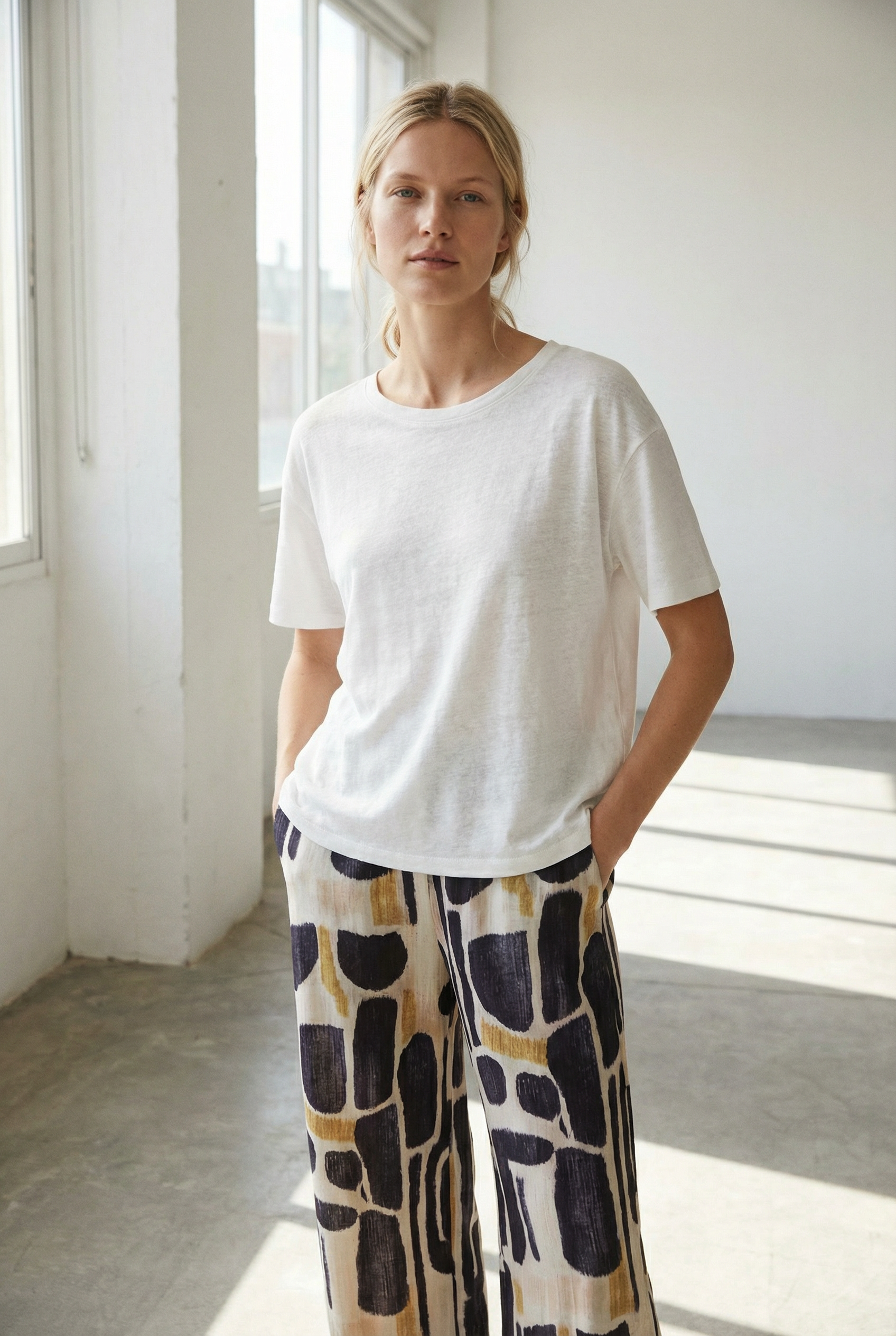 Pantalones anchos para mujer con estampado moderno, cintura elástica cómoda y estilo chic.