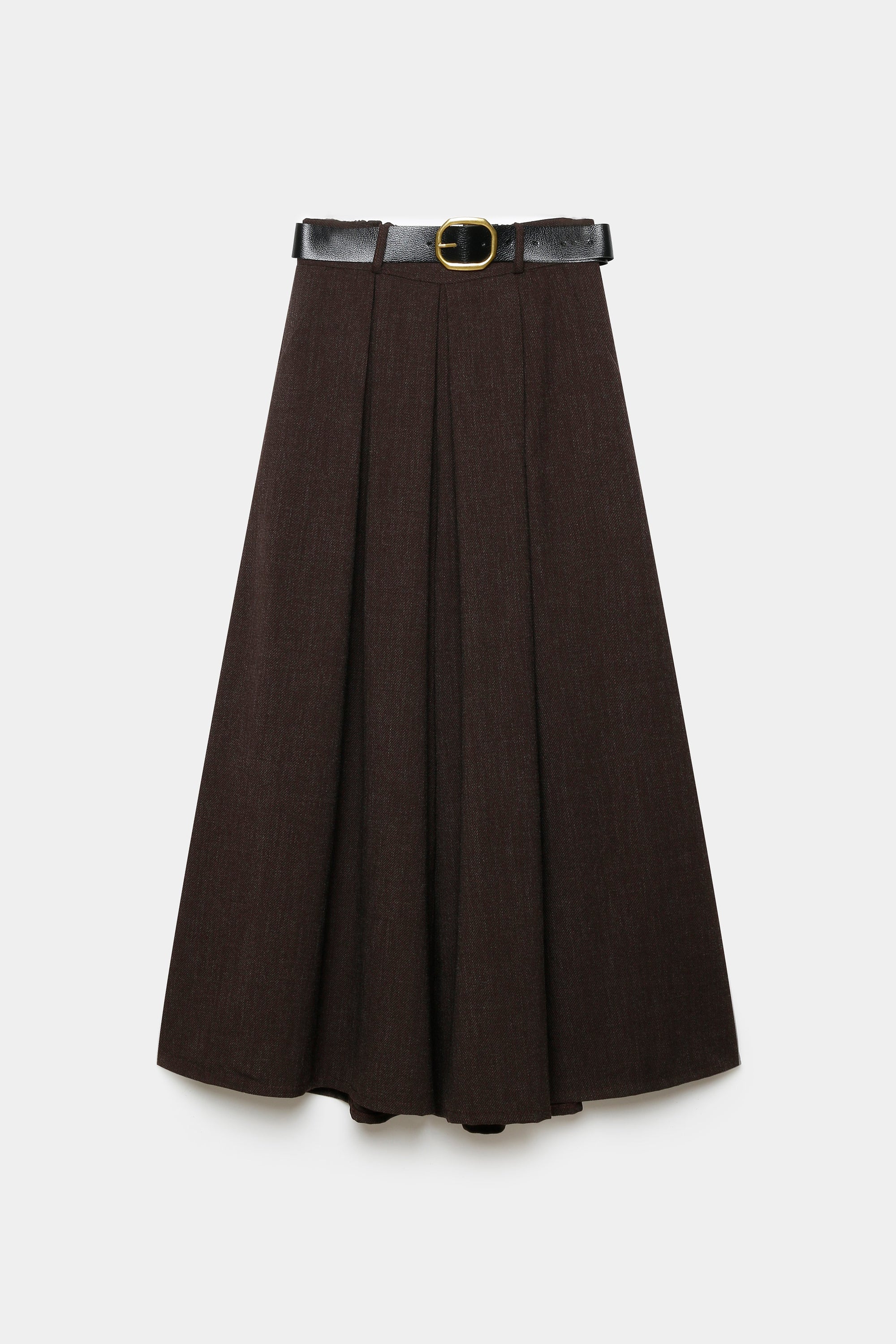 Pantalon large taille haute femme vue de face, avec une ceinture intégrée, sur fond neutre.