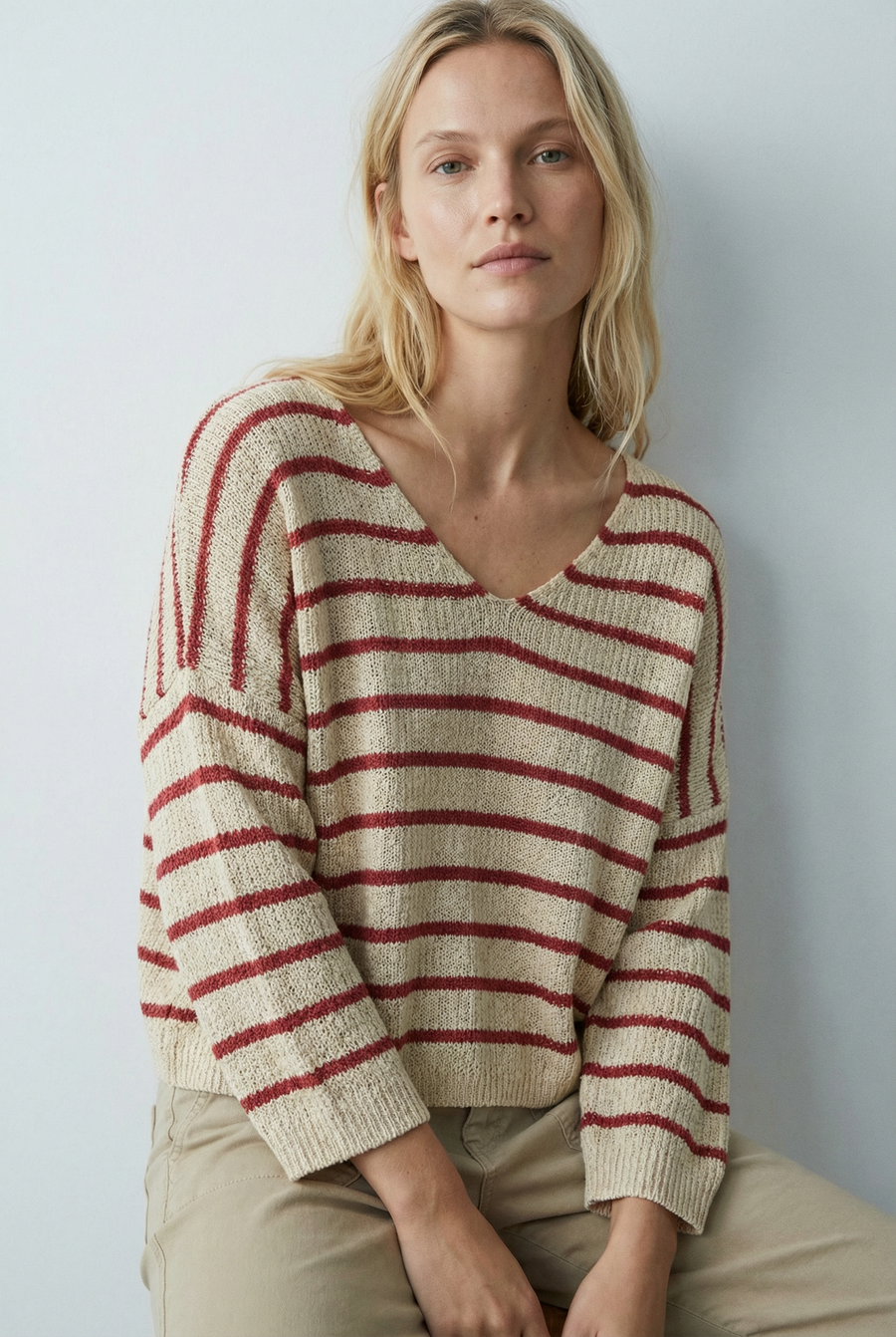Pull court femme en maille torsadée col V style cropped