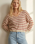 Pull court femme en maille torsadée col V style cropped