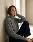 Pull court gris col roulé