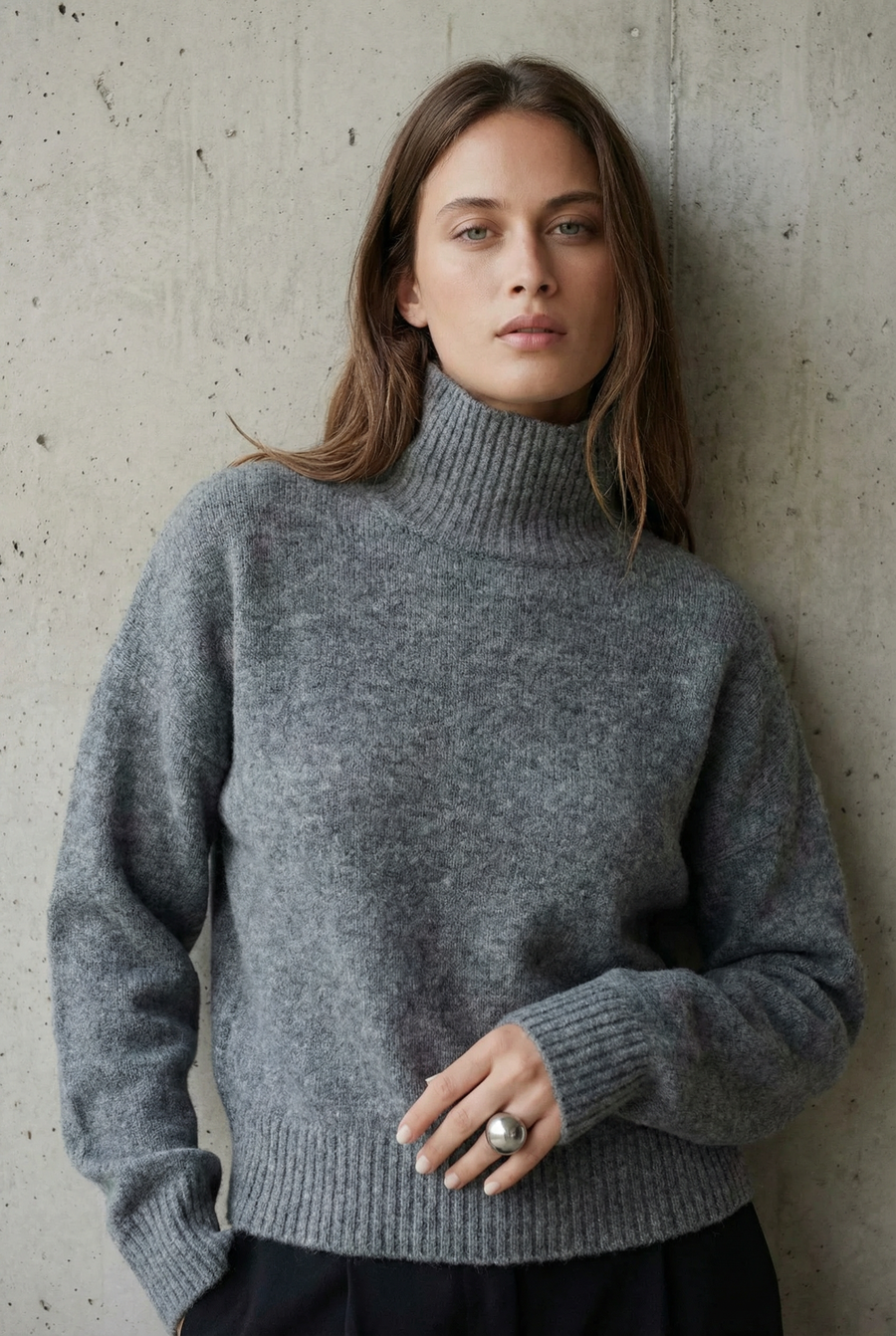Pull court gris col roulé