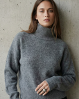 Pull court gris col roulé