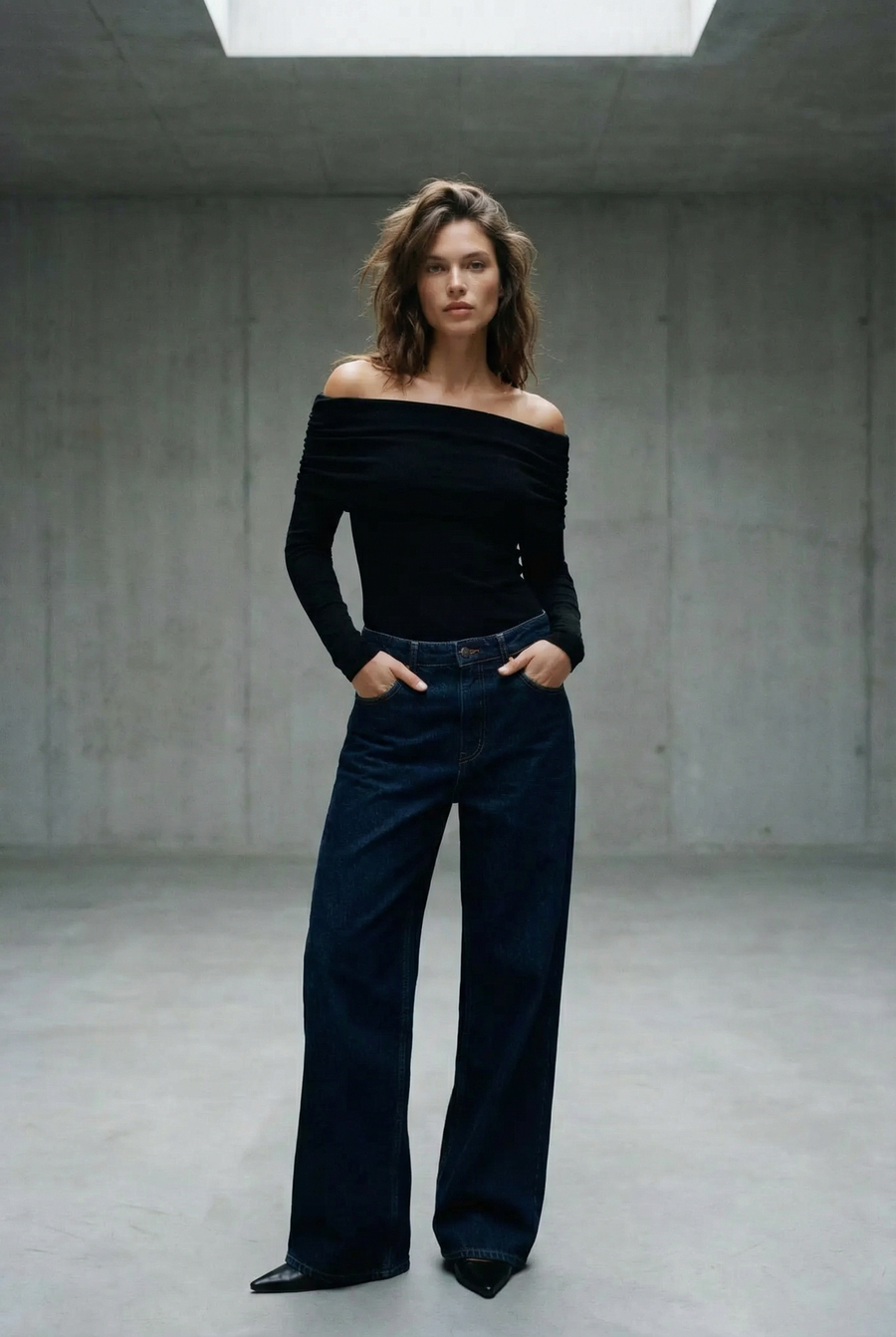 Pull noir épaules dénudées col bardot look complet