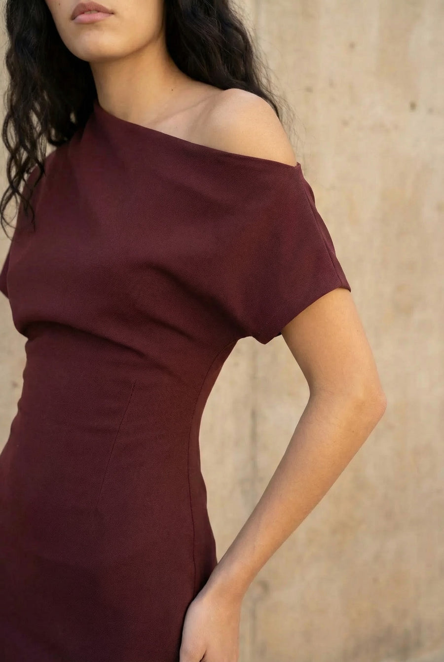 Robe Asymétrique Chic Bordeaux