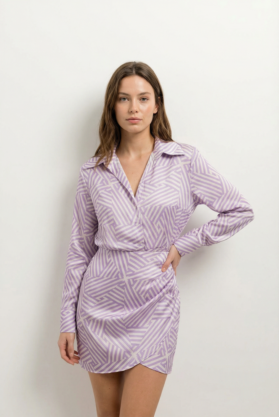 Robe Chemise Femme Courte Imprimée Violet à Rayures Graphiques, Chic et Tendance look complet