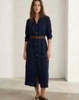 Robe Chemise Longue Bleu Marine Avec Ceinture Tressée