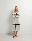 Robe Chemise Longue Chic À Rayures Noires Et Blanches Pour Un Look Élégant Et Confortable