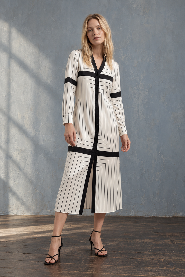 Robe Chemise Longue Chic À Rayures Noires Et Blanches Pour Un Look Élégant Et Confortable