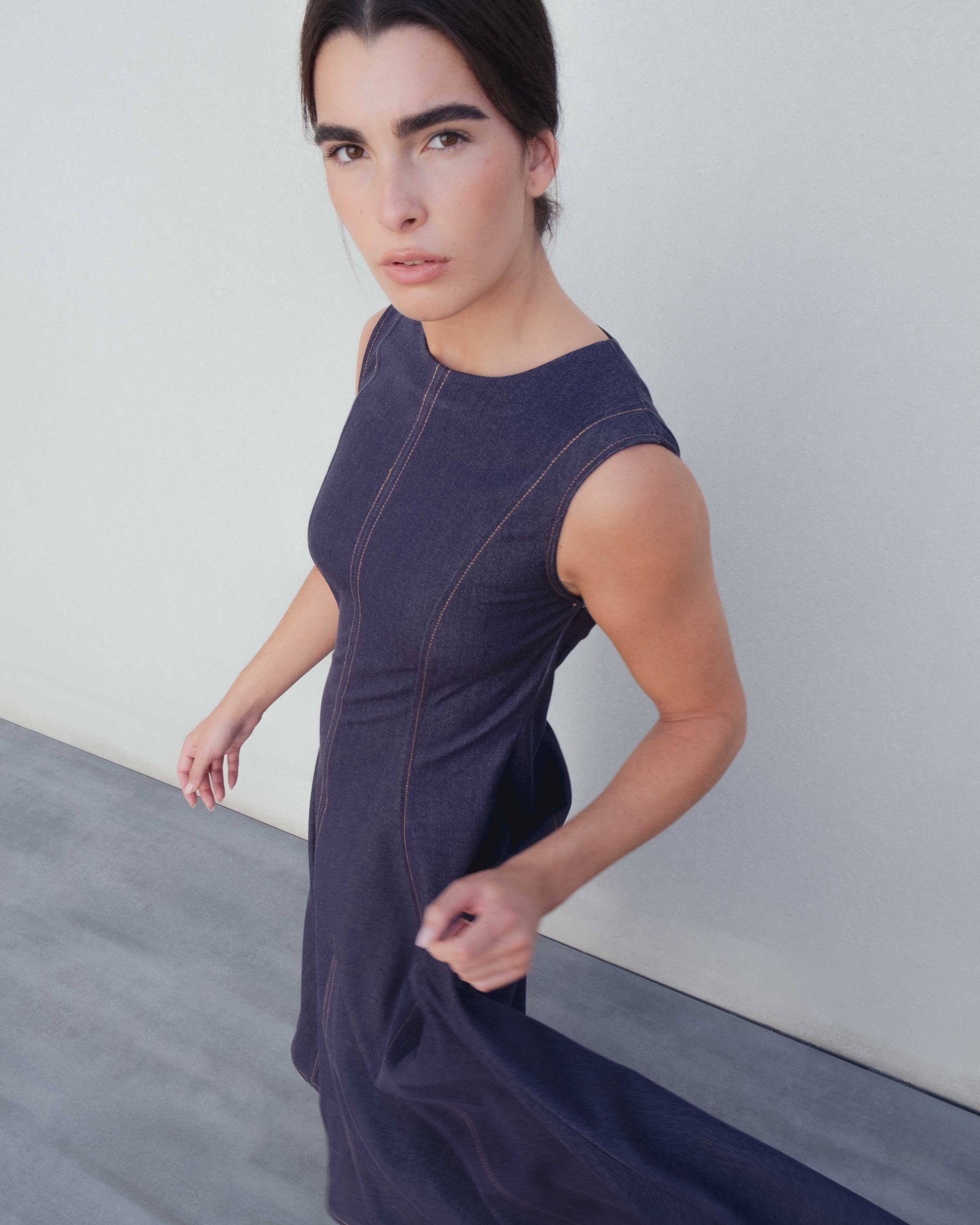 Élégante robe midi coupe droite vaquero effet denim polyester