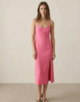 Vestido midi de tirantes rosa brillante con abertura