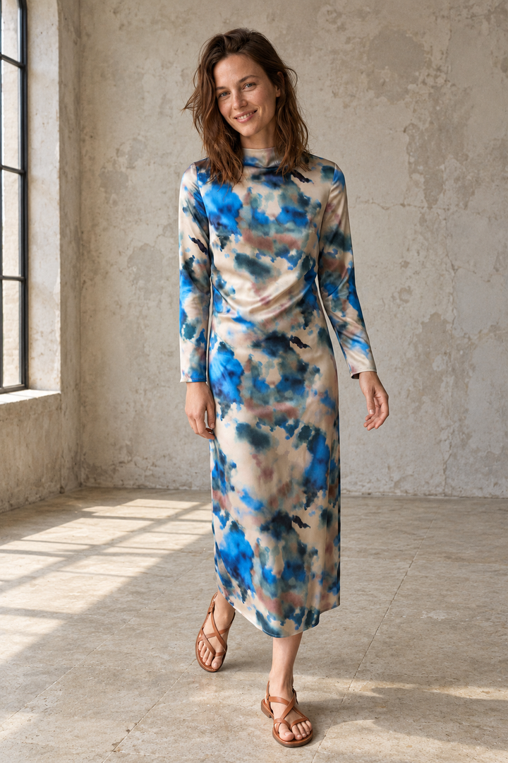 Robe Satin Longue Manche Longue Imprimée Aquarelle – Élégance Artistique et Chic