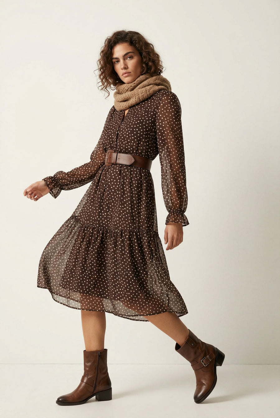 Robe à pois marron – Coupe midi fluide à cordon – Manches longues