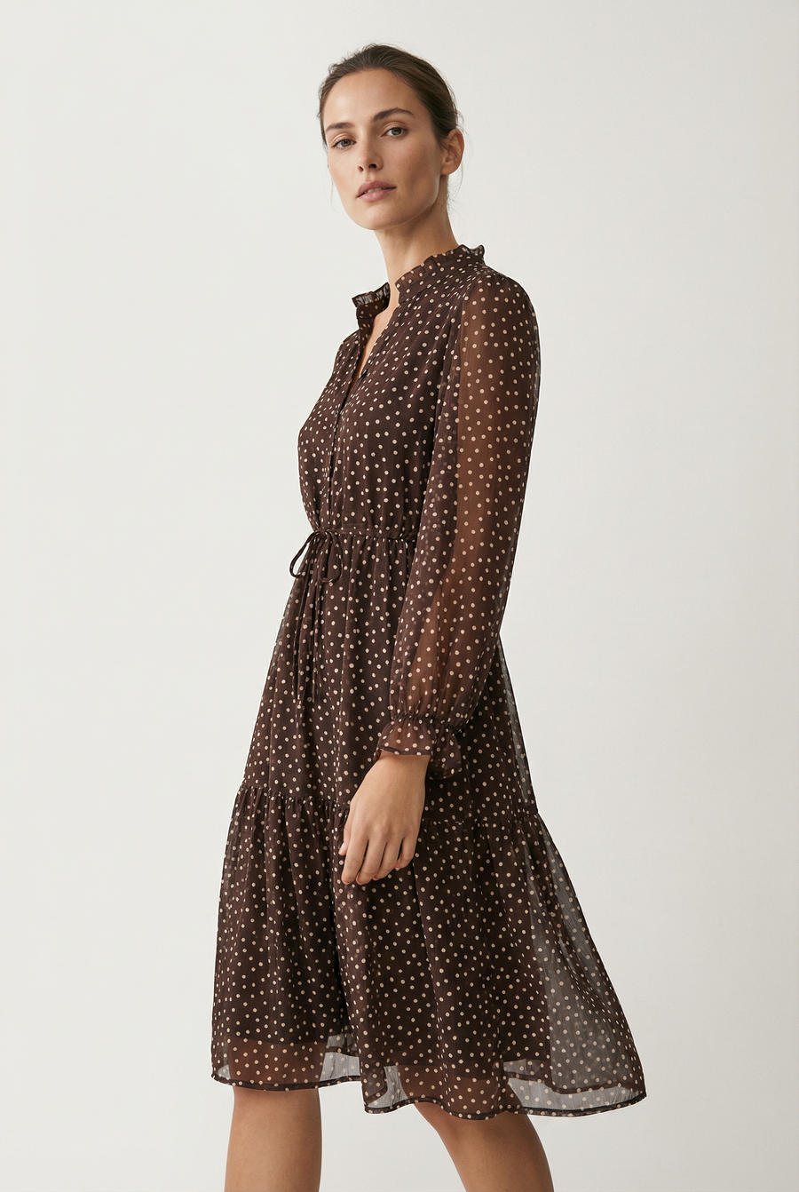 Robe à pois marron – Coupe midi fluide à cordon – Manches longues