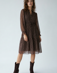Robe à pois marron – Coupe midi fluide à cordon – Manches longues
