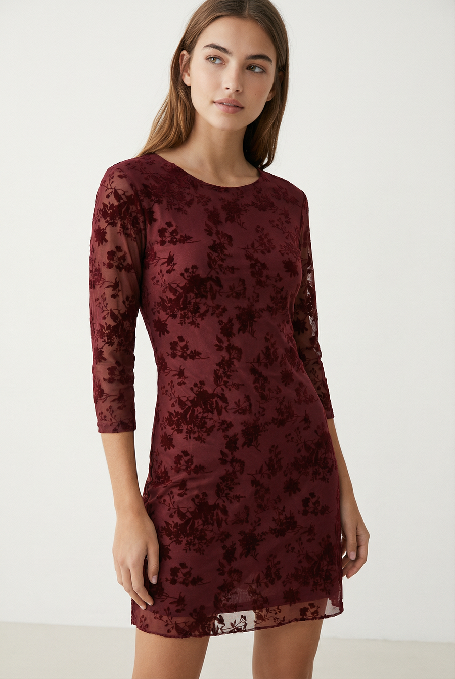 Robe courte dentelle chic manches 3/4 noir bordeaux maille stretch
