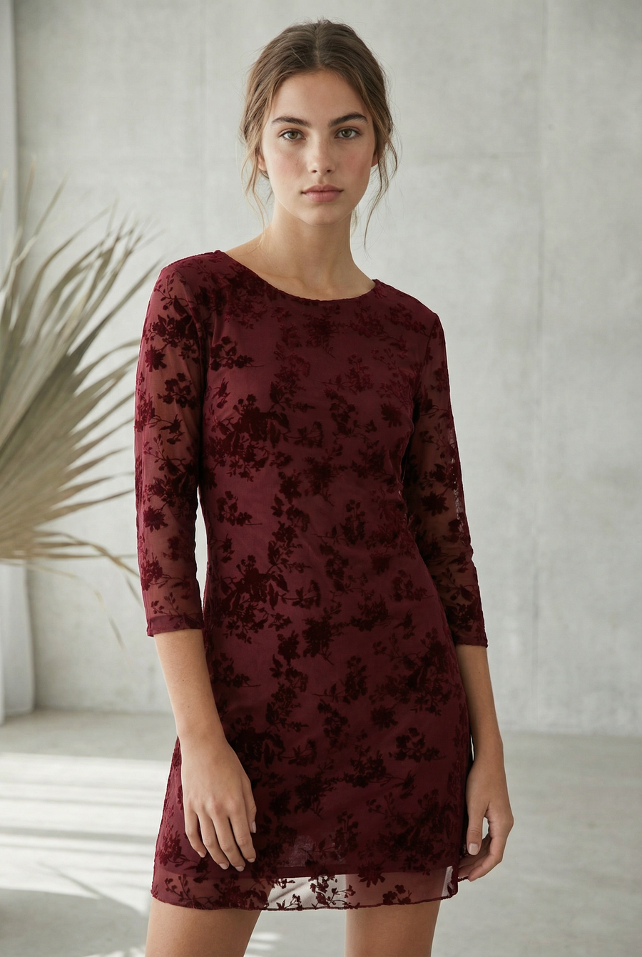 Robe courte dentelle chic manches 3/4 noir bordeaux maille stretch